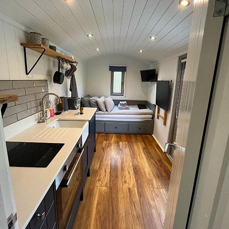 Luxury Shepherds Hut - The Moorhen By The Lake York Exterior foto