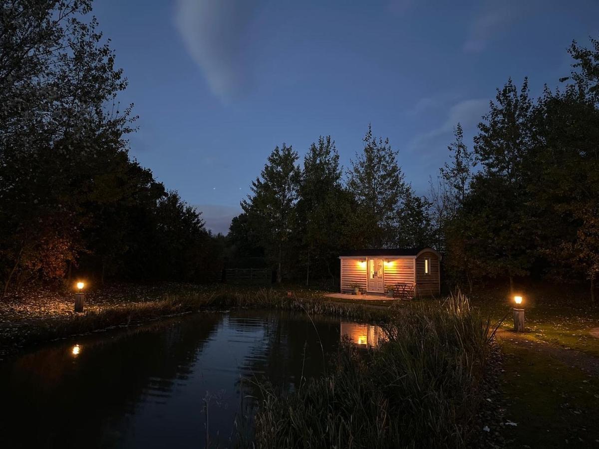 Luxury Shepherds Hut - The Moorhen By The Lake York Exterior foto