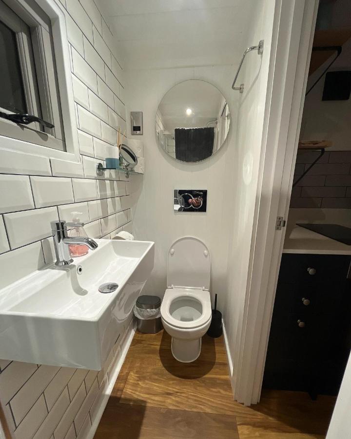 Luxury Shepherds Hut - The Moorhen By The Lake York Exterior foto