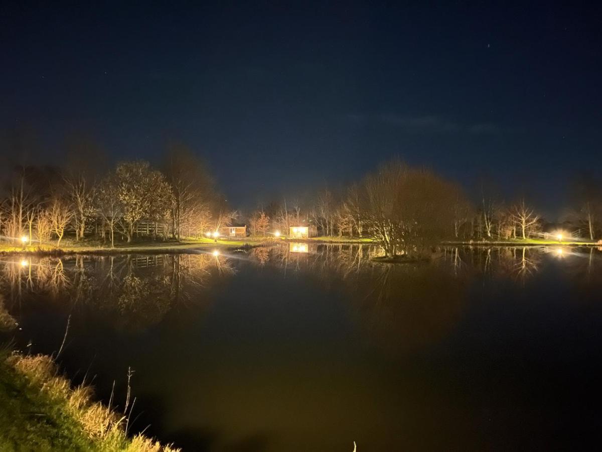 Luxury Shepherds Hut - The Moorhen By The Lake York Exterior foto